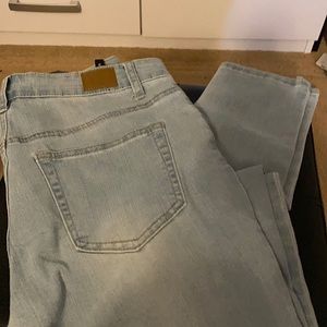 Light wash bluenotes jegging